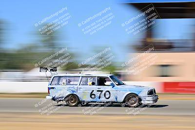 media/Sep-29-2024-24 Hours of Lemons (Sun) [[6a7c256ce3]]/StartFinish (245p-330p)/